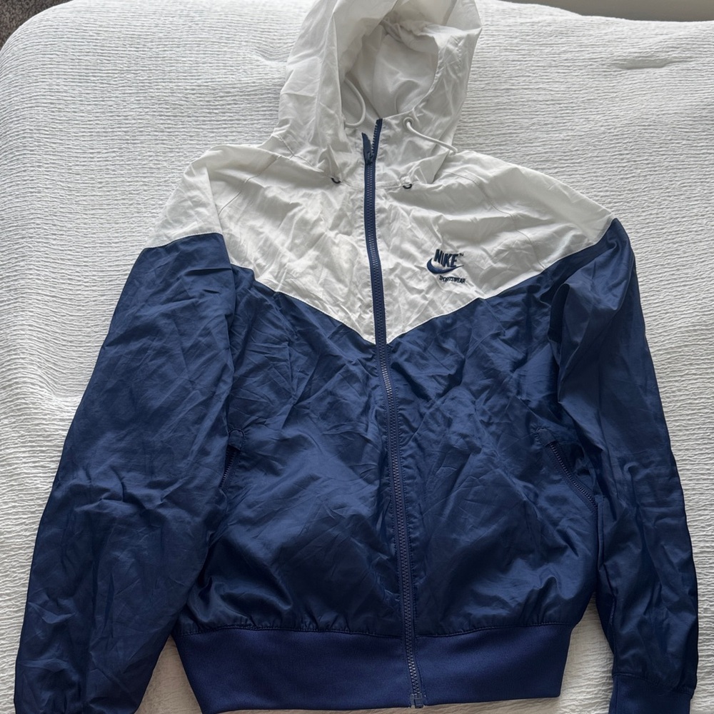 Nike Windbreaker Jacket in White and Navy
